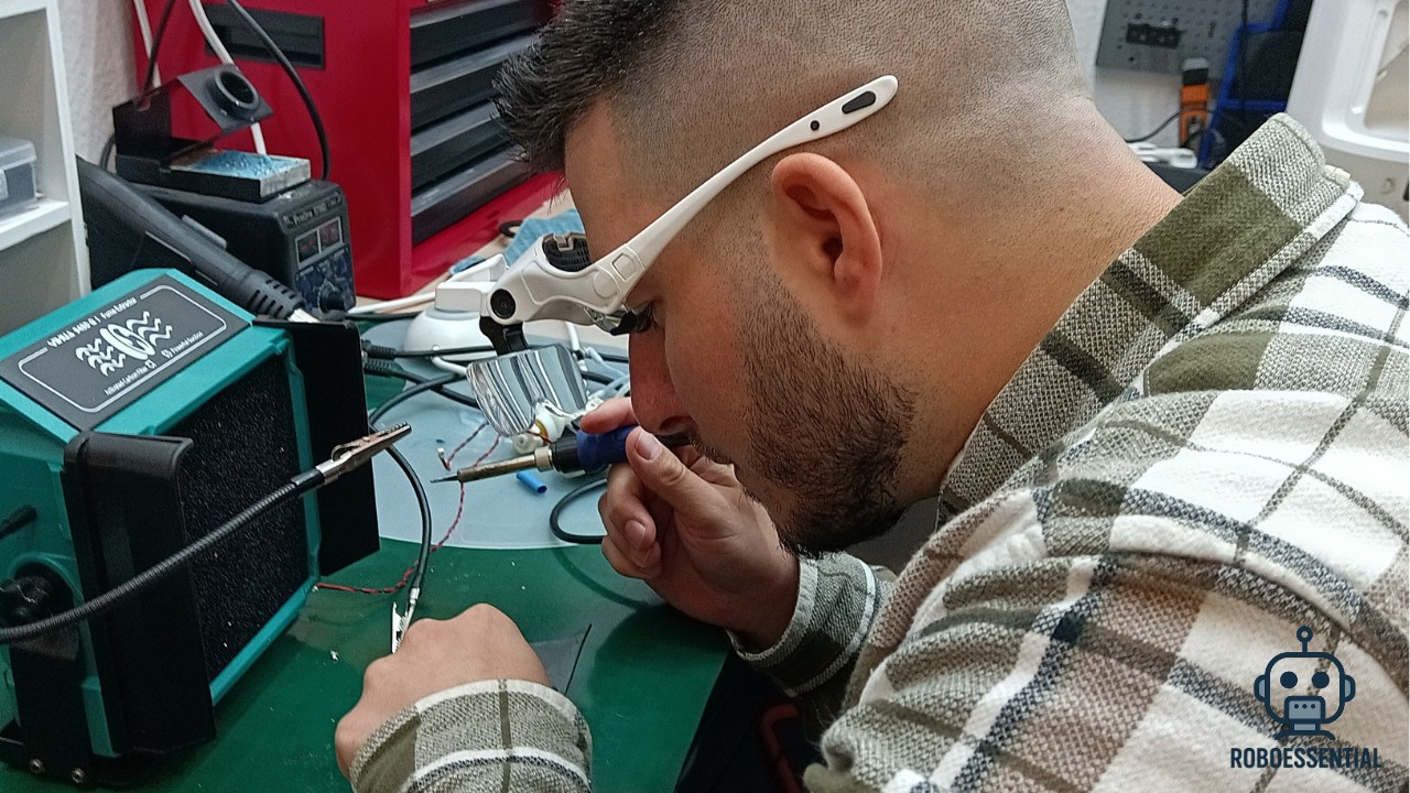 Platinen-Reparatur mit Lötarbeiten